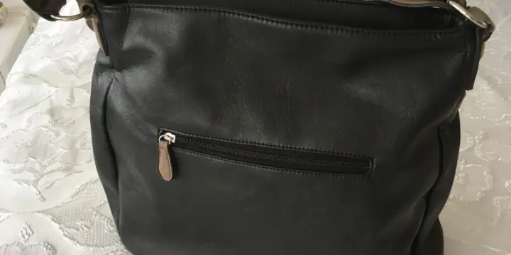 Joli sac en cuir noir