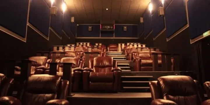 Le travailleur de nettoyage(nettoyeur)