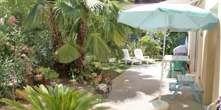 FREJUS JOLIE T3 EN REZ DE JARDIN.