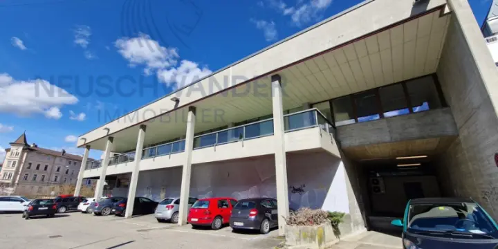 Bâtiment à fort potentiel en plein coeur de la ville et 19 parkings