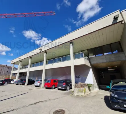 Bâtiment à fort potentiel en plein coeur de la ville et 19 parkings