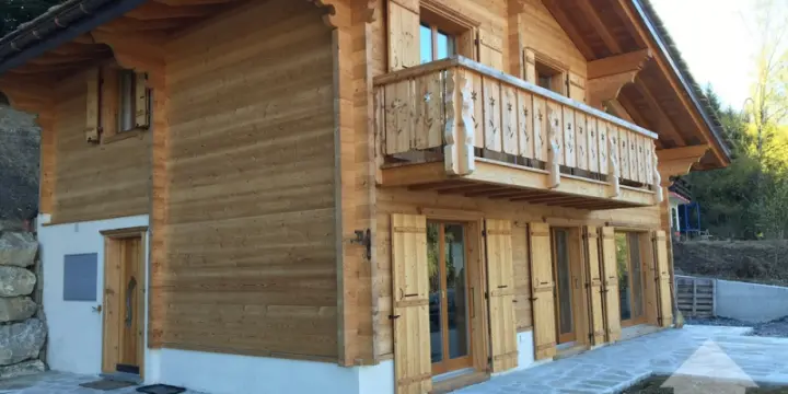 Chalet de 5.5 pièces sur plan, calme, ensoleillé, belle vue