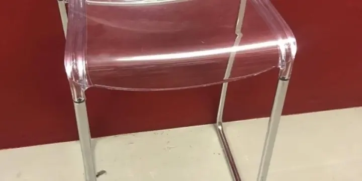 10 chaises de bar transparentes