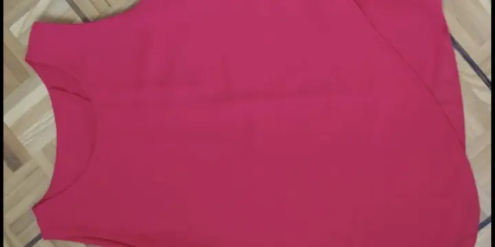 Top rouge comme neuf