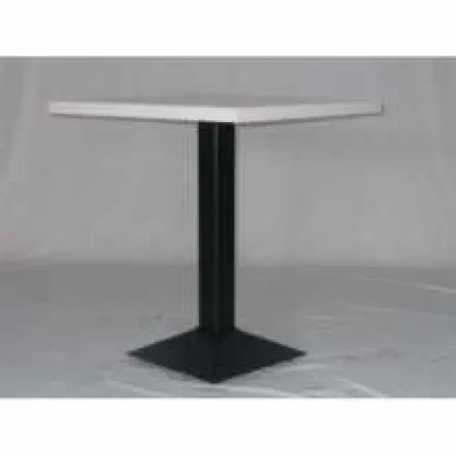 TABLE AVEC PIED CENTRAL EN FER à Lavello Mambello