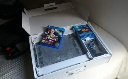 PS4 avec 2 jeux et 2 Blu ray en cadeau à geneve