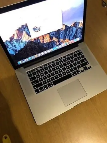 MacBook Pro 15 Retina à Fleurier
