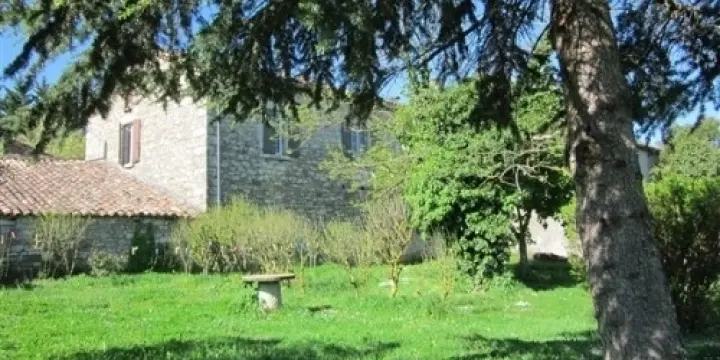 Grand mas en pierres sud Ardèche