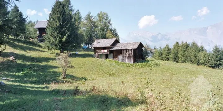 Magnifique emplacement à la montagne avec une vue splendide
