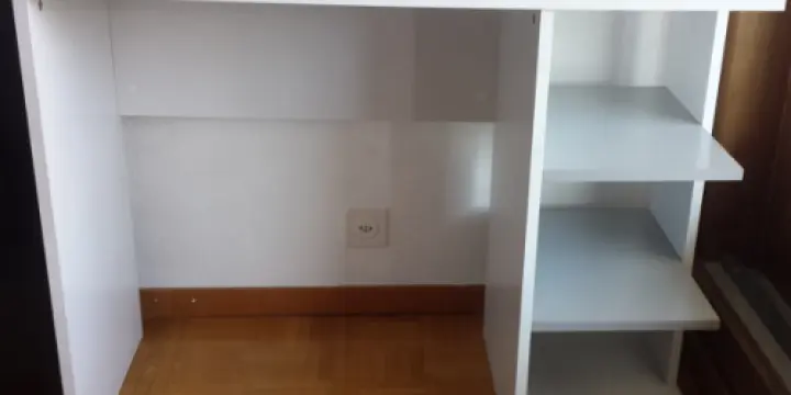 Bureau blanc fonctionnel, excellent état