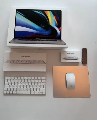 MacBook Pro 16" (fin 2019) vendu avec ses équipements à Fribourg