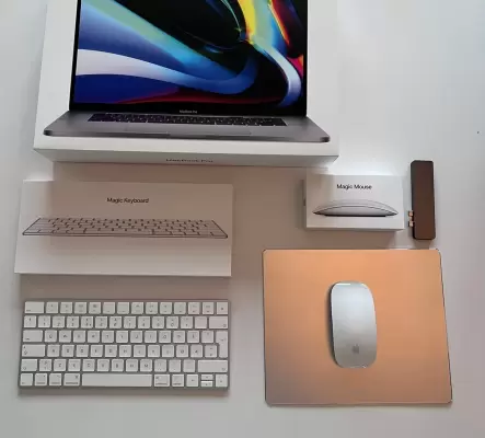 MacBook Pro 16" (fin 2019) vendu avec ses équipements