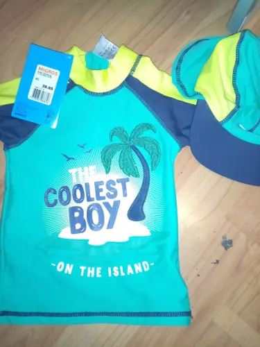 Vêtements pour le soleil avec casquette neuf à St-Maurice