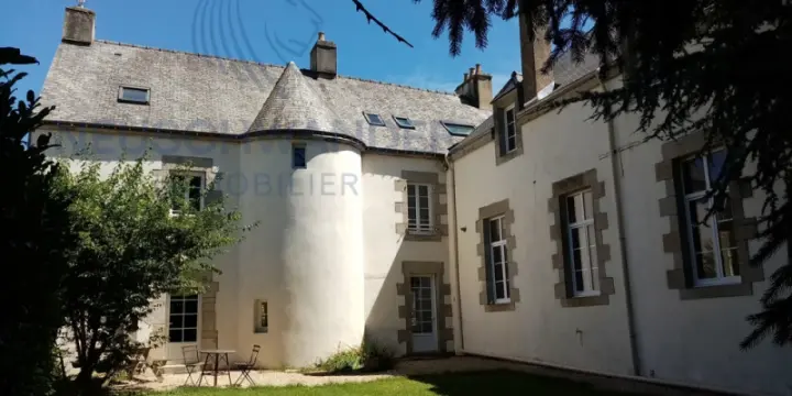 Propriété de charme avec un parc arboré et clôturé