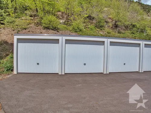 1 garage box à vendre à 1 km au-dessus de Varen à Varen