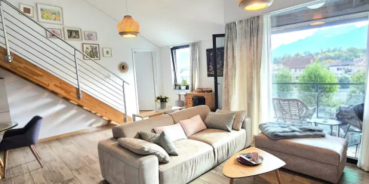 Superbe attique duplex Minergie de 4,5 pièces à deux pas du lac