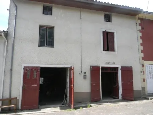 vends maison de village à 1h15mn de Genève à st julien sur suran