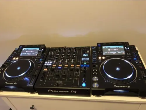 PIONEER CDJ 2000 + DJM 900 NXS2 à Morges