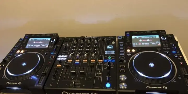 PIONEER CDJ 2000 + DJM 900 NXS2