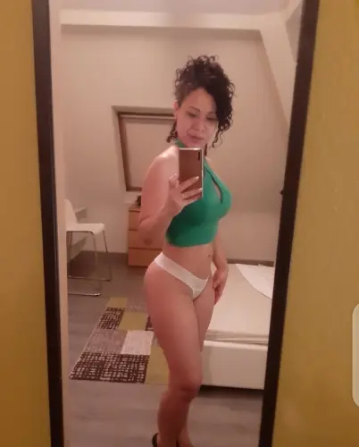 Je suis disponible pour des plans culs à Carouge