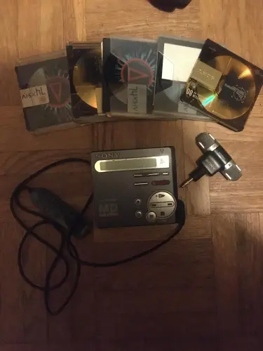 Lecteur Mini Disque Sony avec micro d'enregistrement et CD à Lausanne