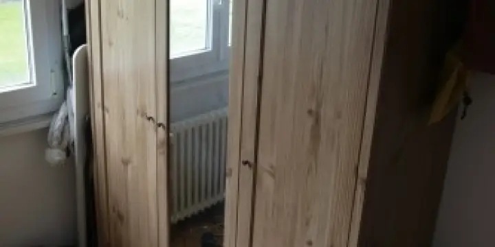 Armoire penderie en bois Ikea