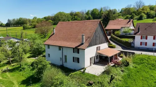 Appartement à vendre de 4.5 pièces dans une ferme rénovée à Chevenez à Chevenez