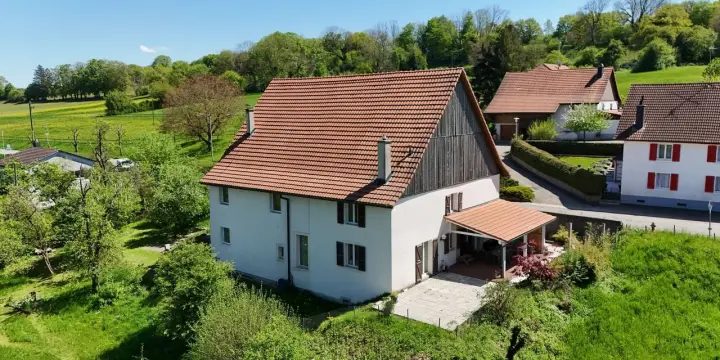 Appartement à vendre de 4.5 pièces dans une ferme rénovée à Chevenez