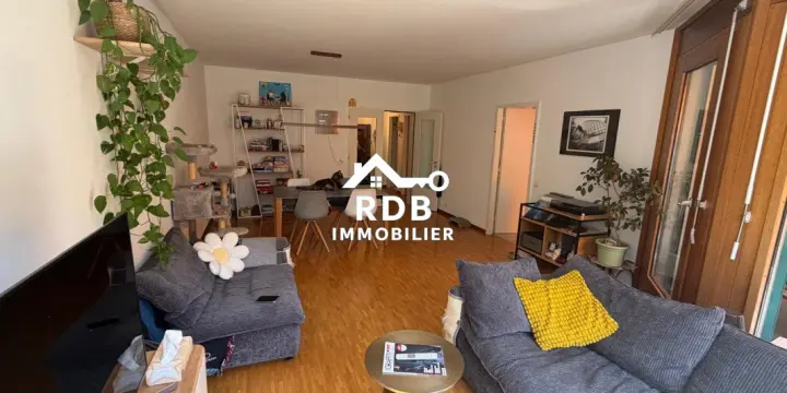Appartement de 4 pièces au 3ème étage situé à Petit-Lancy 1213 avec parking