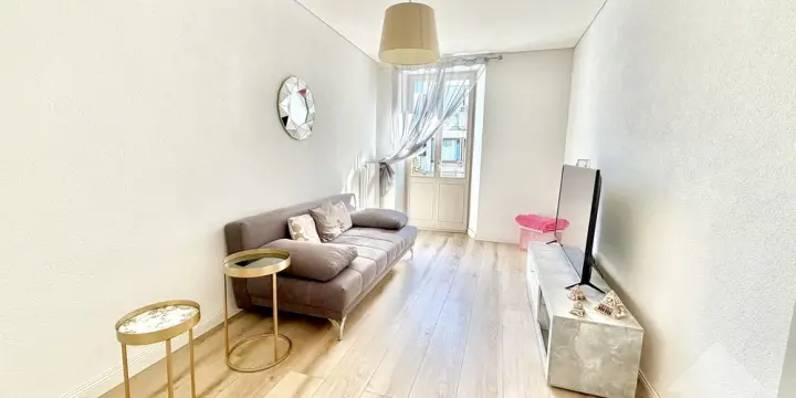 Appartement de 2.5 pièces rénové avec garage box !