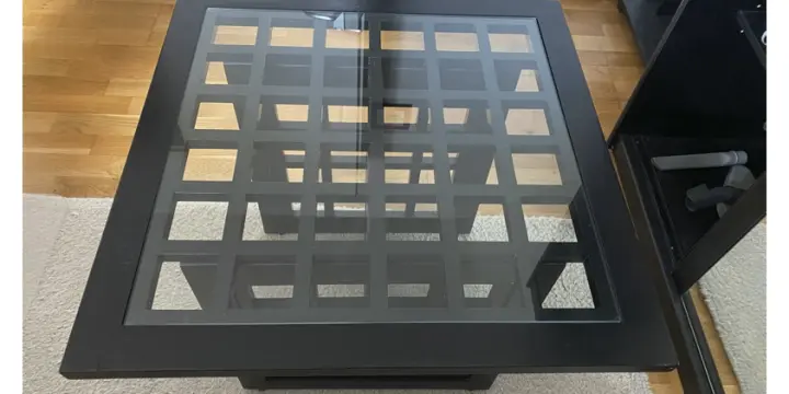 Table basse carrée noire en bois / en verre