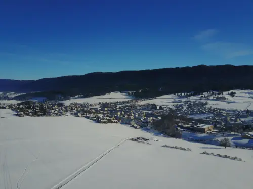 Prises de vues aériennes par drone à Reconvilier