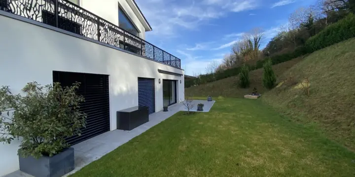 Appartement de 3.5 pièces haut standing avec ascenseur.