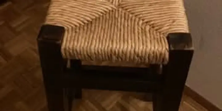 Tabouret en bois, siège osier
