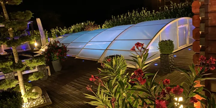 Ravissante villa mitoyenne séparé par le garage