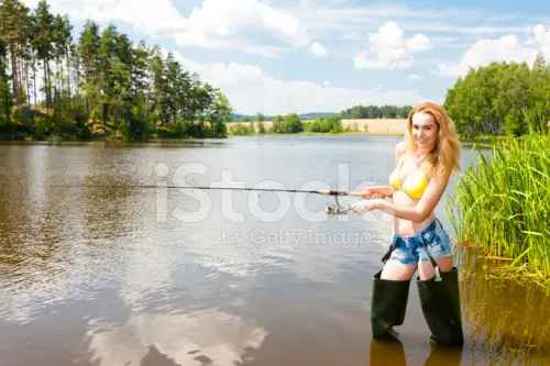 je cherche une Monitrice de pêche avec Breuvet sana à Ginevra
