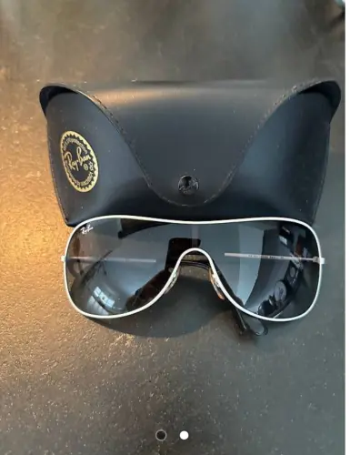 Lunettes solaires Ray Ban à Cortaillod