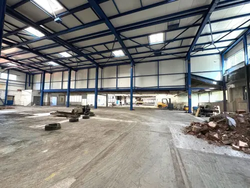 À St Ursanne, grands espaces 170 m2, 221 m2, 238 m2,374 m2, 558 m2 à St-Ursanne