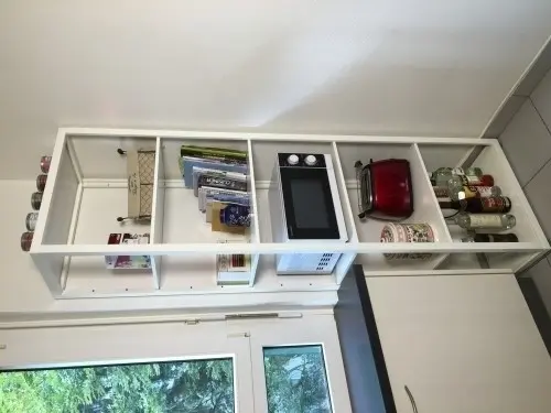 Etagère blanche en acier à Lausanne
