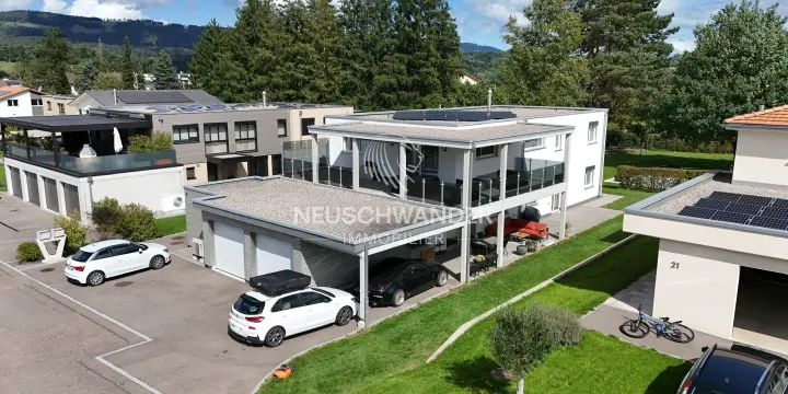 Dans le village de Bassecourt villa avec plusieurs logements à vendre