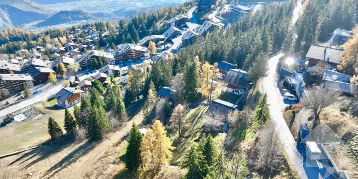 Situation exceptionnelle pour ce terrain à bâtir au Bochones