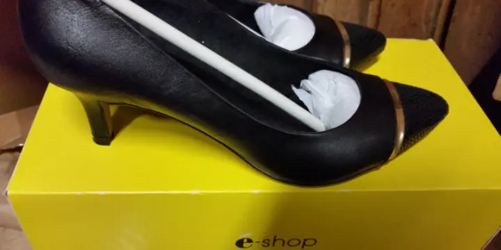 Escarpins ERAM noir,détails or et pythonné,size37.NEW