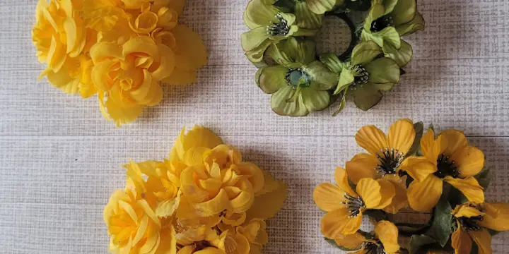 Couronnes de fleurs pour embellir les bougeoirs/bougies