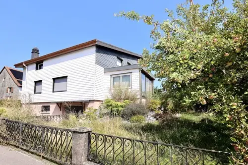 À vendre maison familiale avec deux appartements à Bure à Bure
