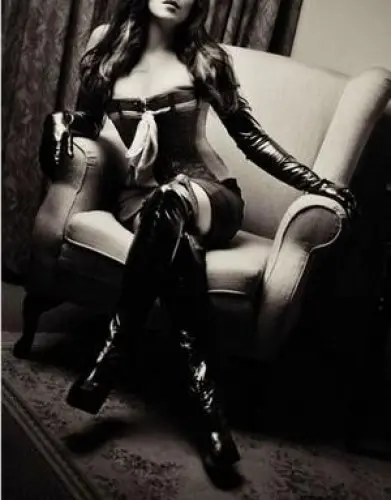 Maitresse Cléo dominatrice sm misscleo-telrose.fr à paris