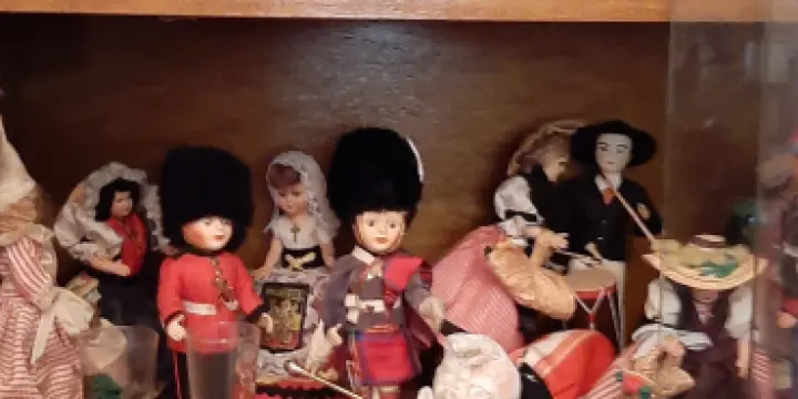 Collection de poupées folklorique