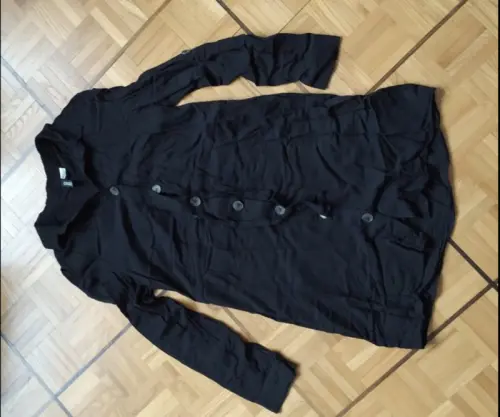 Robe noire Divided Comme neuve à Moutier