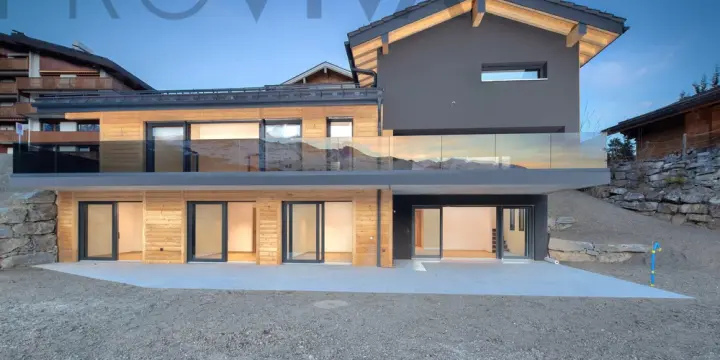 AUSSERGEWÖHNLICHES CHALET MIT PANORAMABLICK