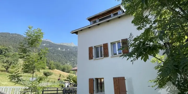 Maison ancienne en partie transformée: 1 duplex et 1 niveau à aménager