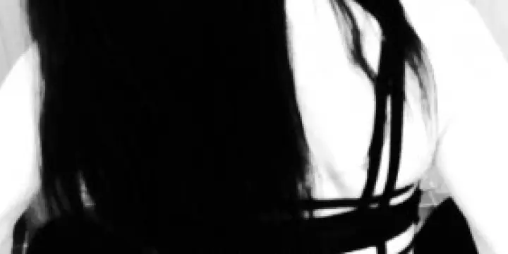 Escort girl jeune et jolie femme 